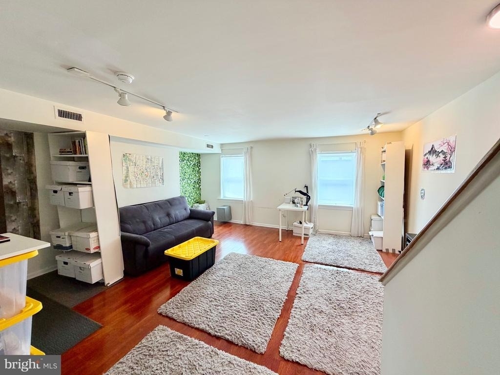 1209 Locust Street - Photo 13
