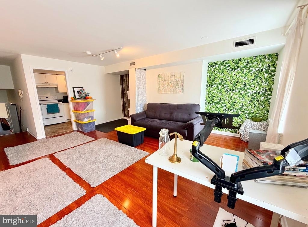 1209 Locust Street - Photo 0