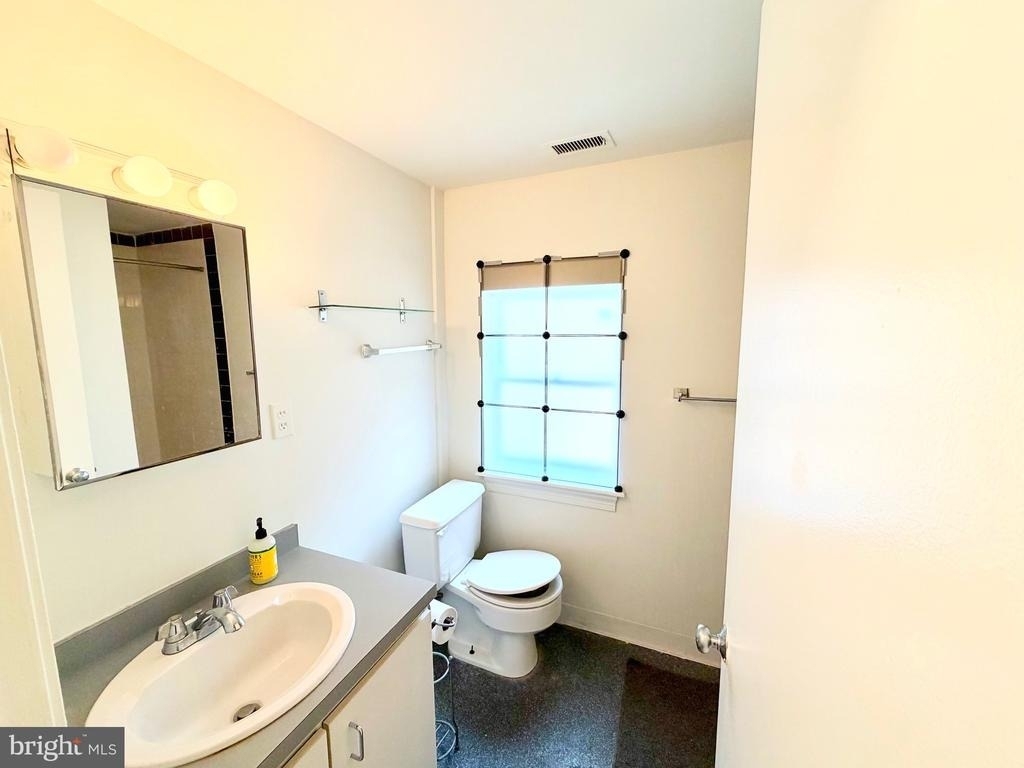 1209 Locust Street - Photo 9