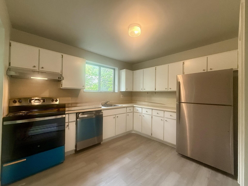 410 S Revena Boulevard - Photo 3