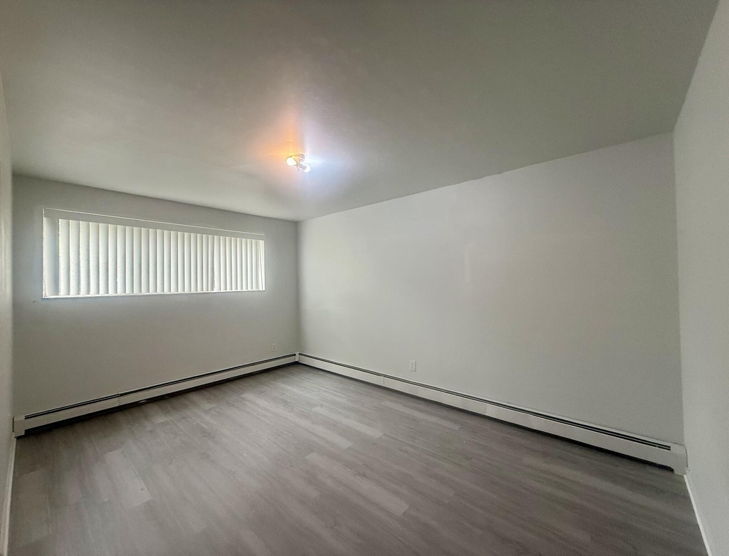 410 S Revena Boulevard - Photo 9