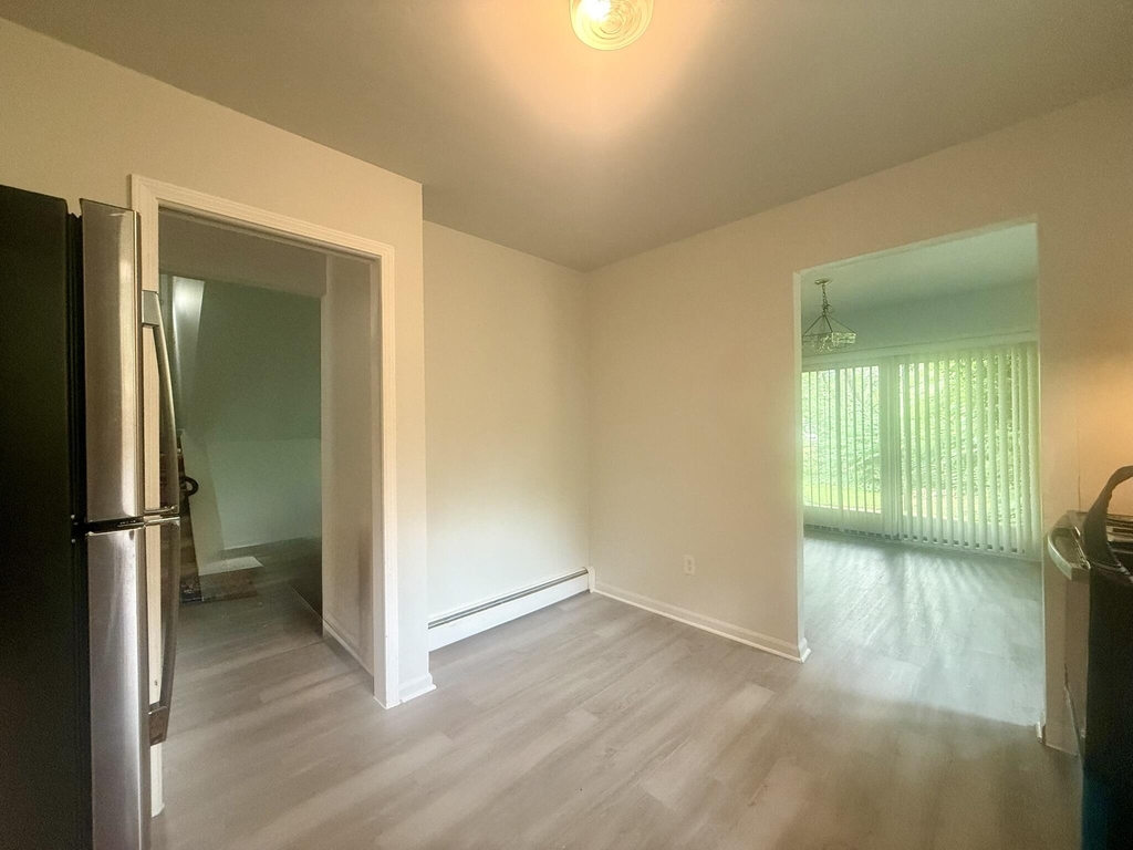 410 S Revena Boulevard - Photo 2