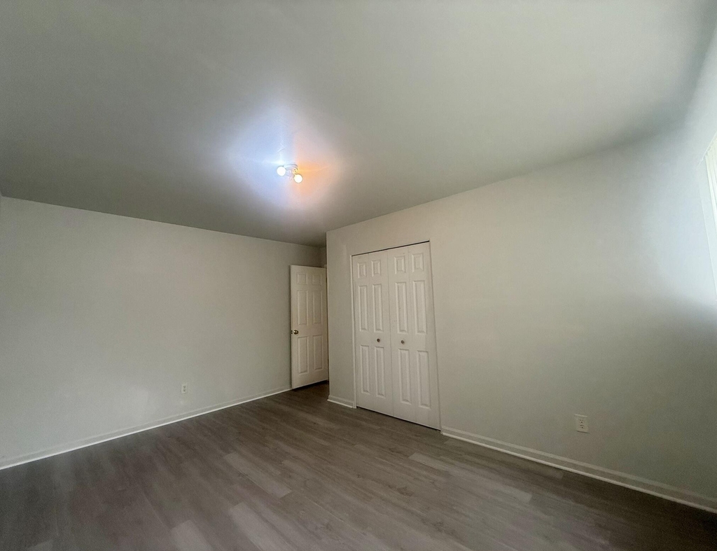 410 S Revena Boulevard - Photo 10