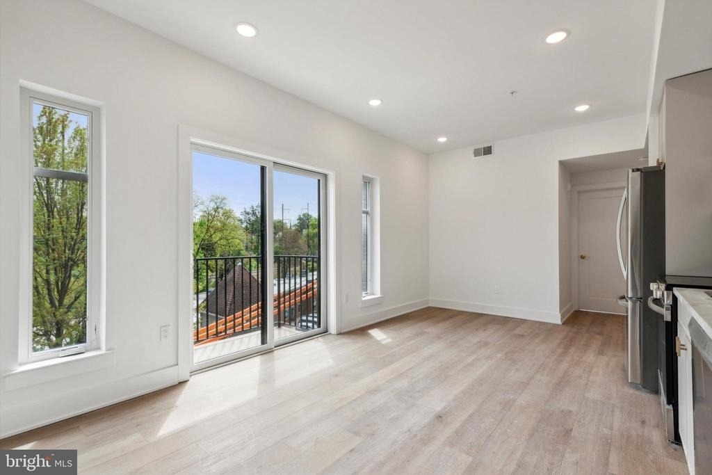 367 W Hortter Street - Photo 5