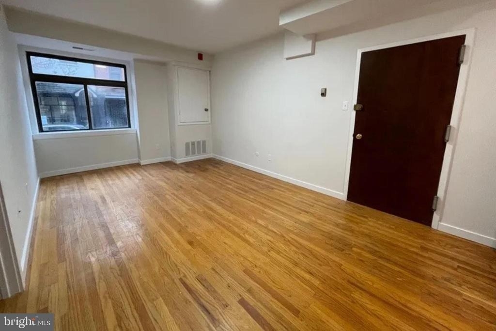 319 S 10th Street - Photo 4