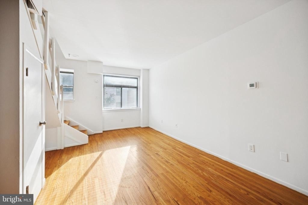 319 S 10th Street - Photo 4