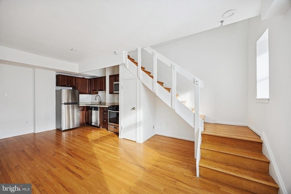 319 S 10th Street - Photo 2