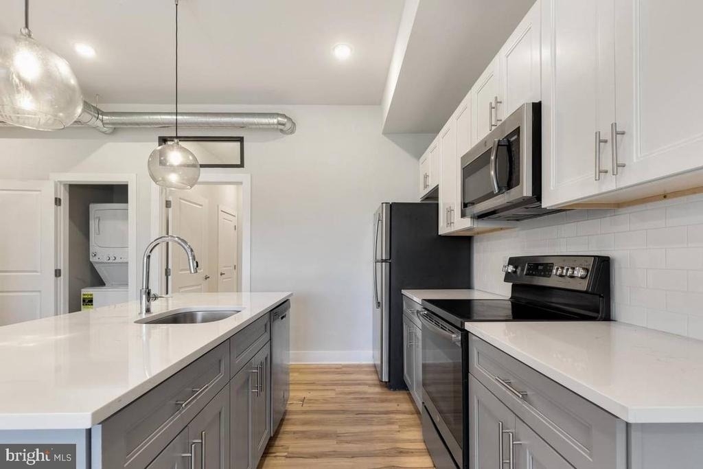 2440 Kensington Avenue - Photo 2