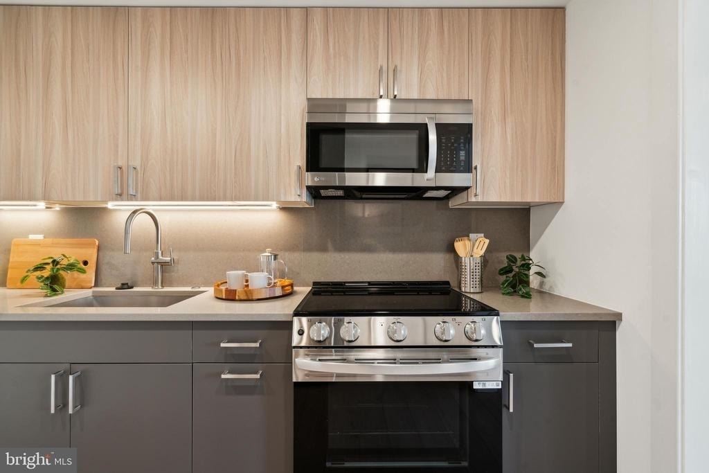 2000 Dreer Street - Photo 1