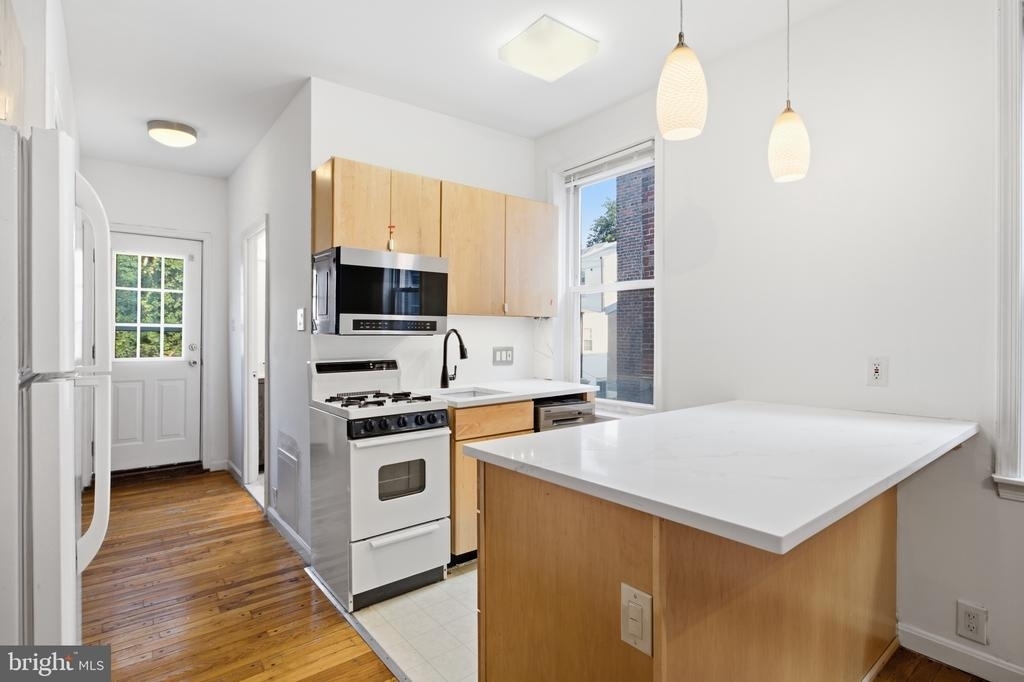 747 S 2nd Street - Photo 5