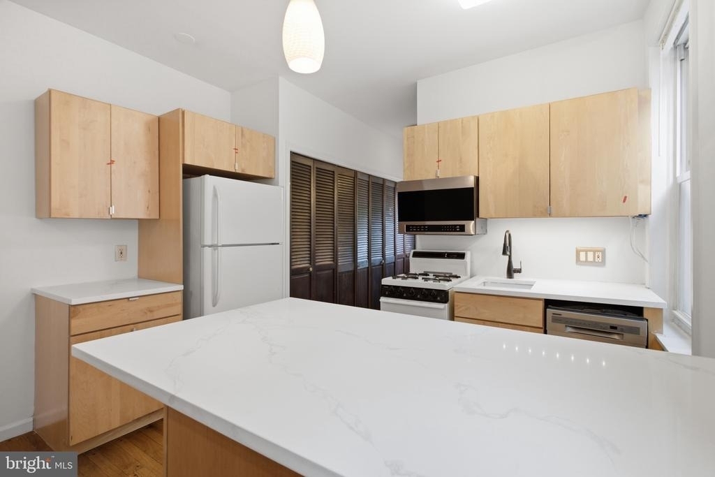 747 S 2nd Street - Photo 4