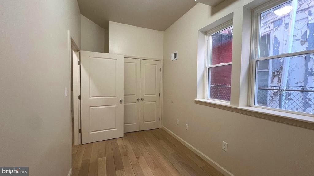 1219 W Silver Street - Photo 4