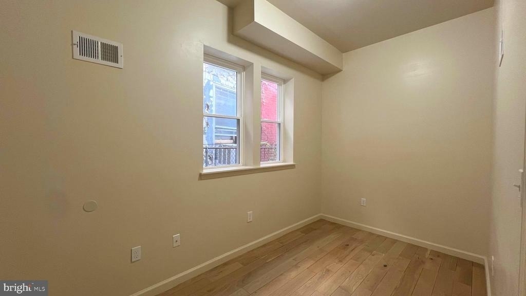 1219 W Silver Street - Photo 3