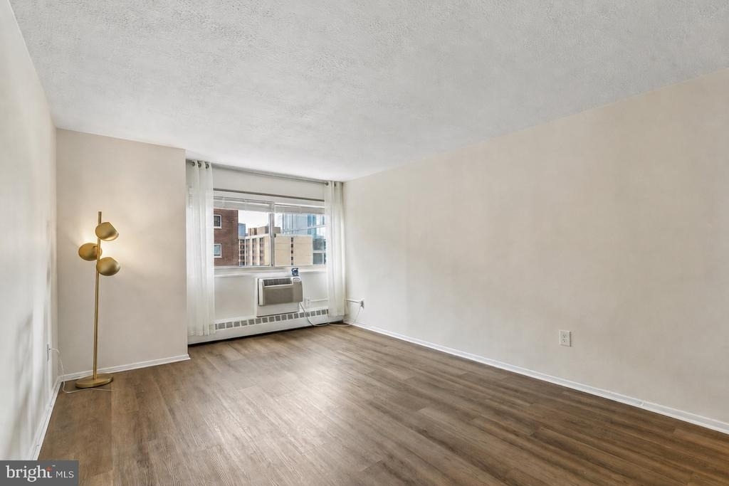 2101 Chestnut Street - Photo 1
