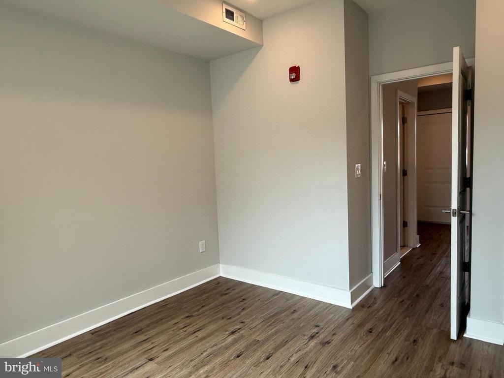 2425 Frankford Avenue - Photo 11