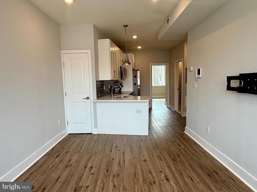 2425 Frankford Avenue - Photo 2