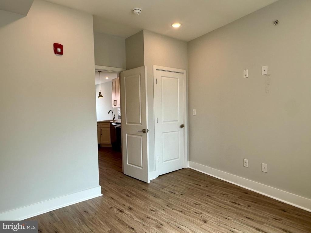 2425 Frankford Avenue - Photo 10