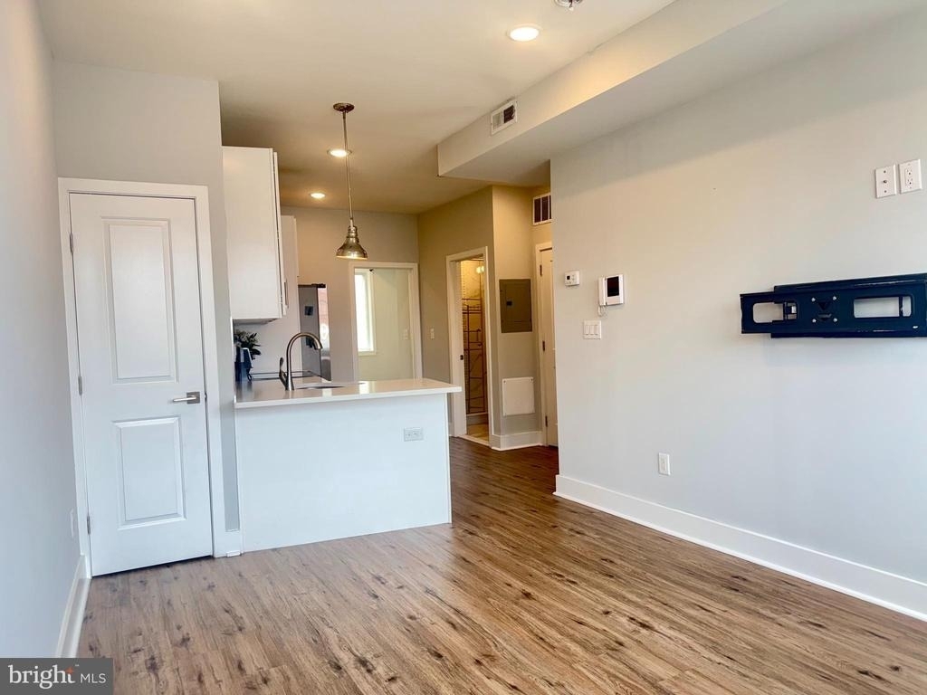 2425 Frankford Avenue - Photo 3