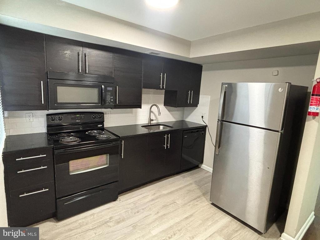 210 Trinity Avenue - Photo 2