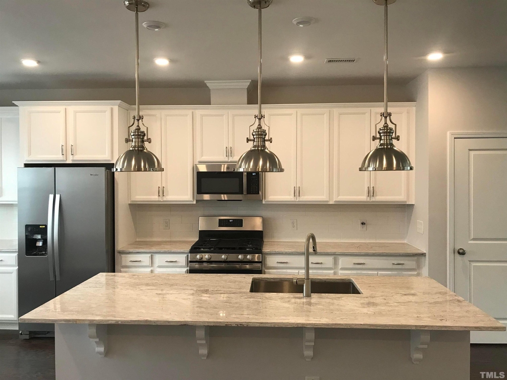 1042 Commack Drive - Photo 4