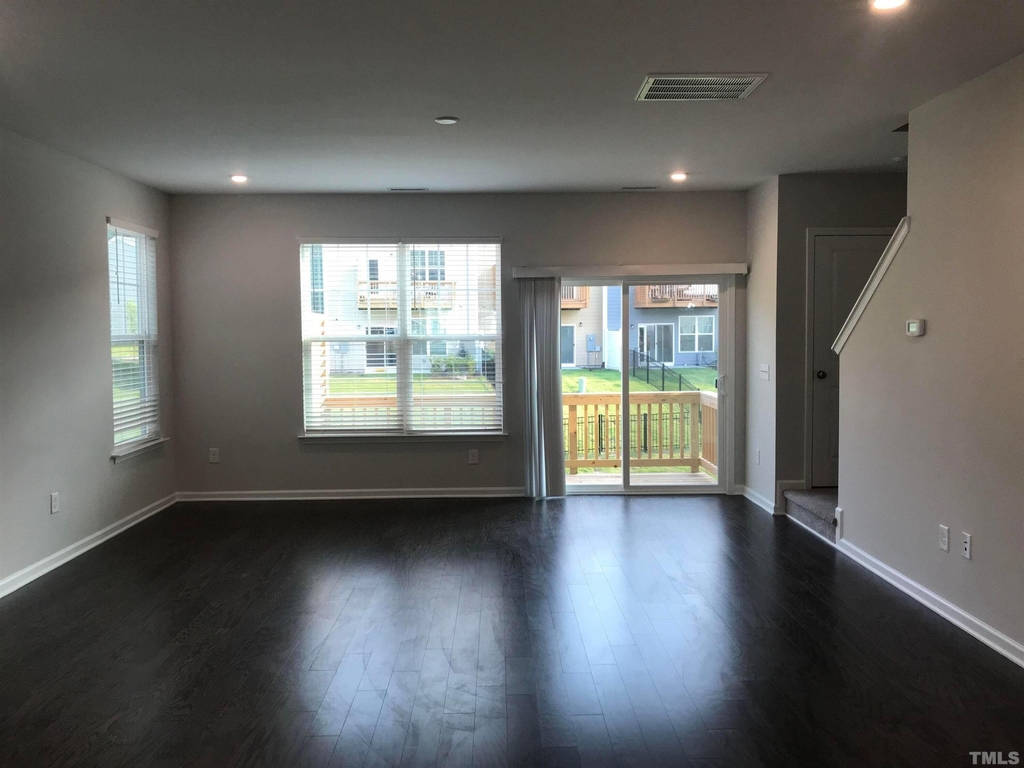 1042 Commack Drive - Photo 3