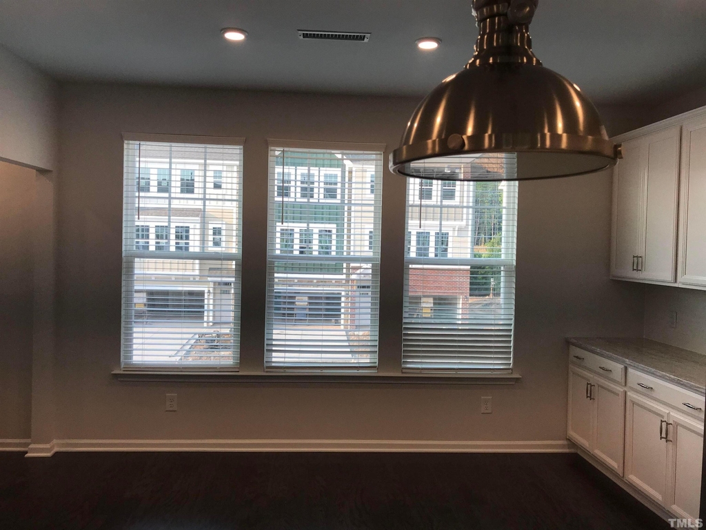 1042 Commack Drive - Photo 5
