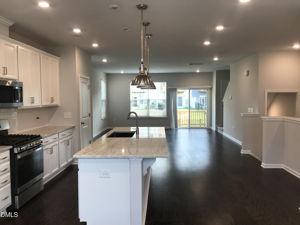 1042 Commack Drive - Photo 3