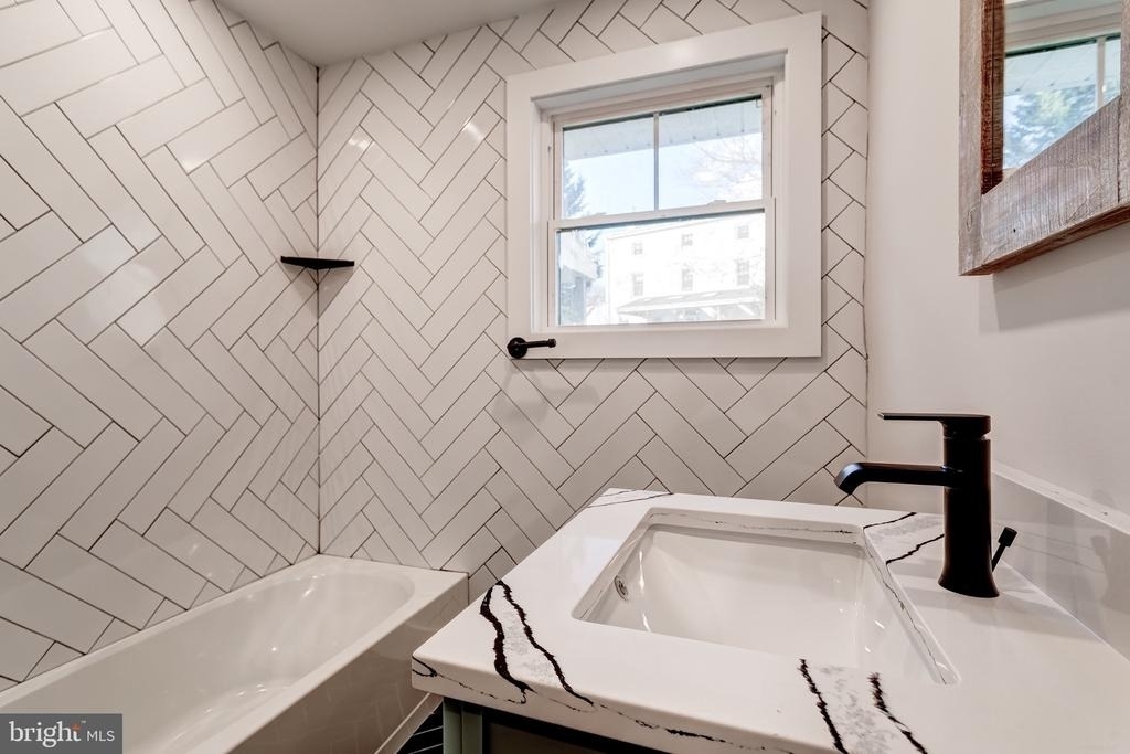 308 Lenox Road - Photo 18