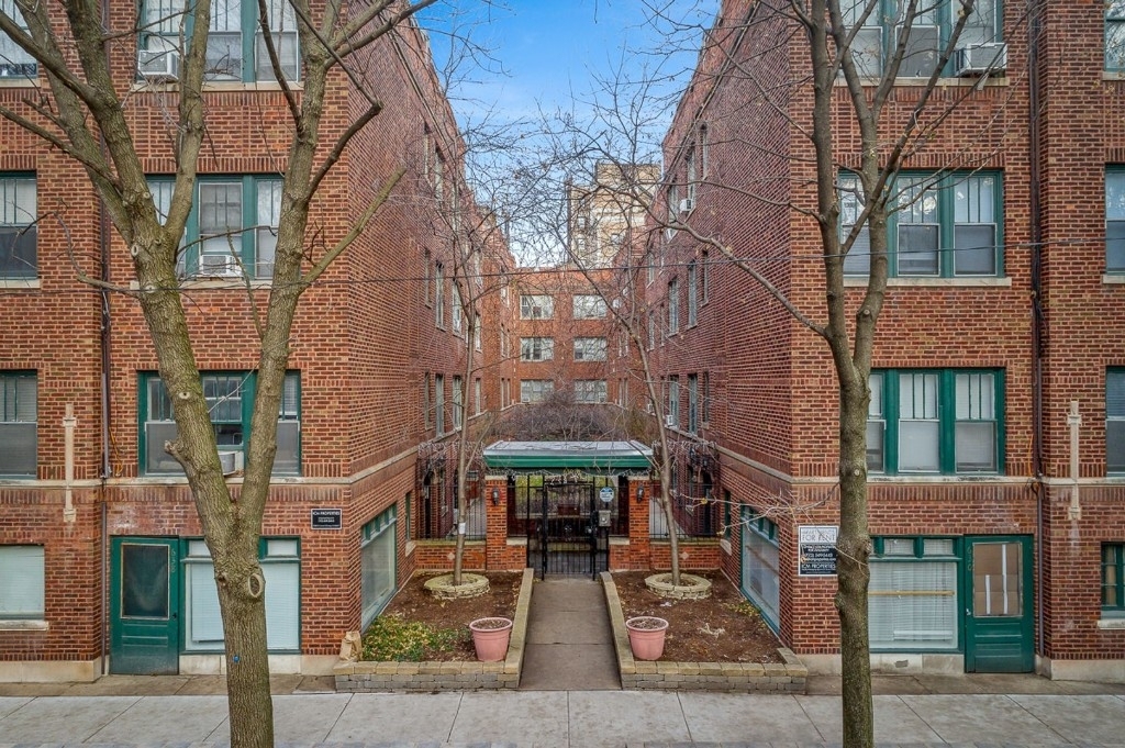 630-38 W Arlington Pl - Photo 9