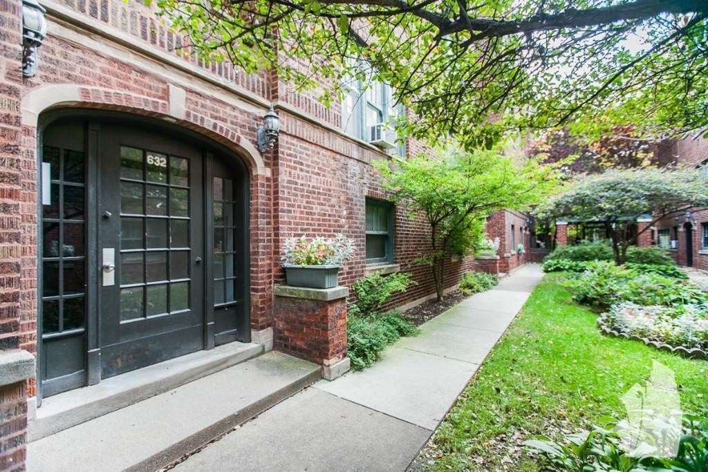 630-38 W Arlington Pl - Photo 1