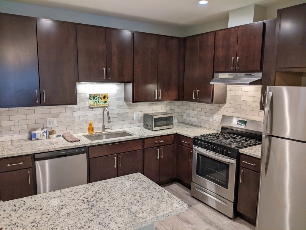 1143 Maple - Photo 2