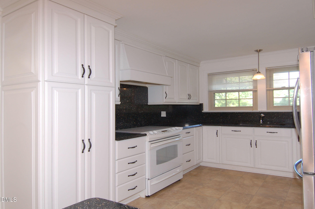706 Smedes Place - Photo 2