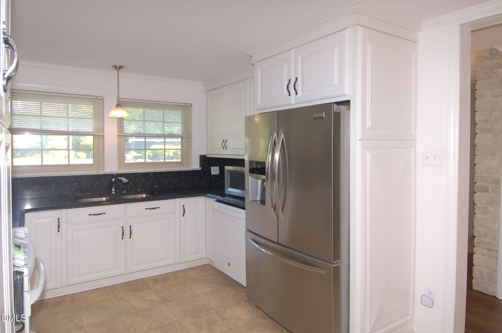 706 Smedes Place - Photo 3