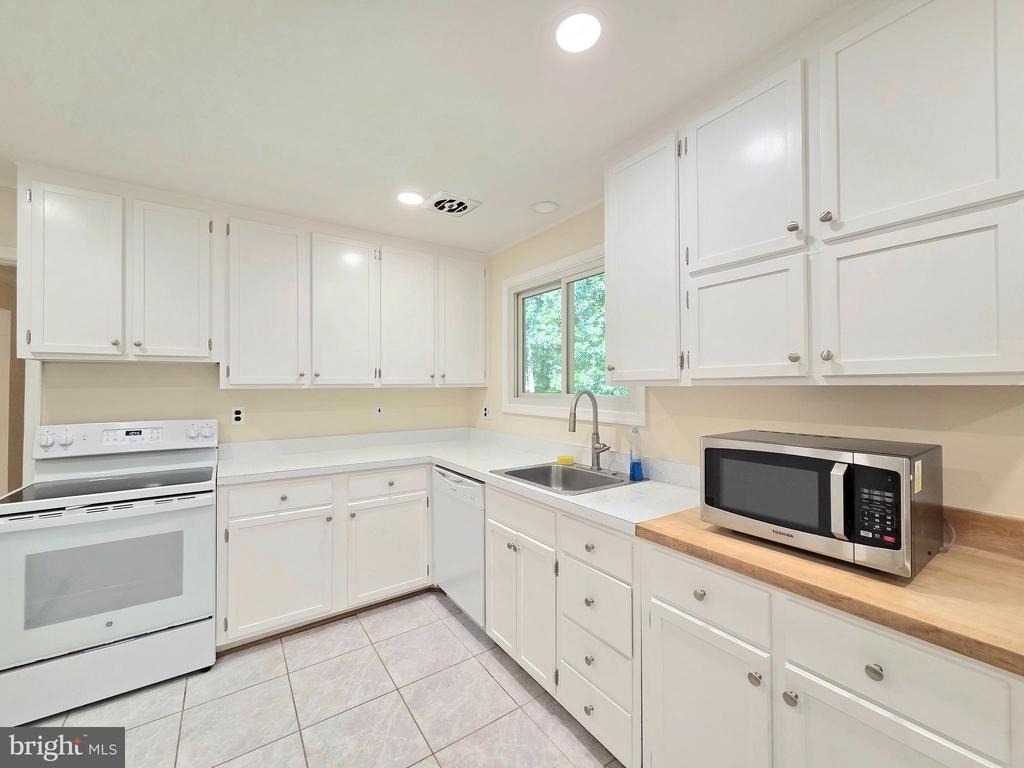 111 Tamarisk Court - Photo 11