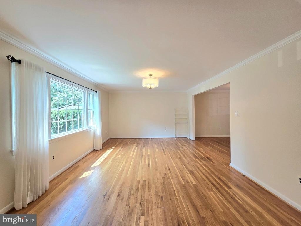 111 Tamarisk Court - Photo 2