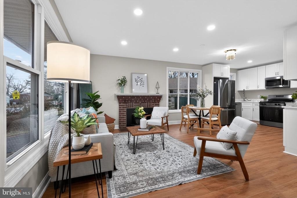 1608 Elson Street - Photo 0
