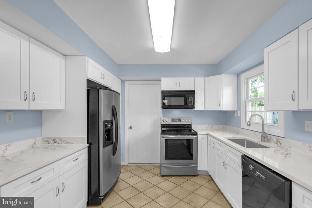 2807 Folsom Lane - Photo 0