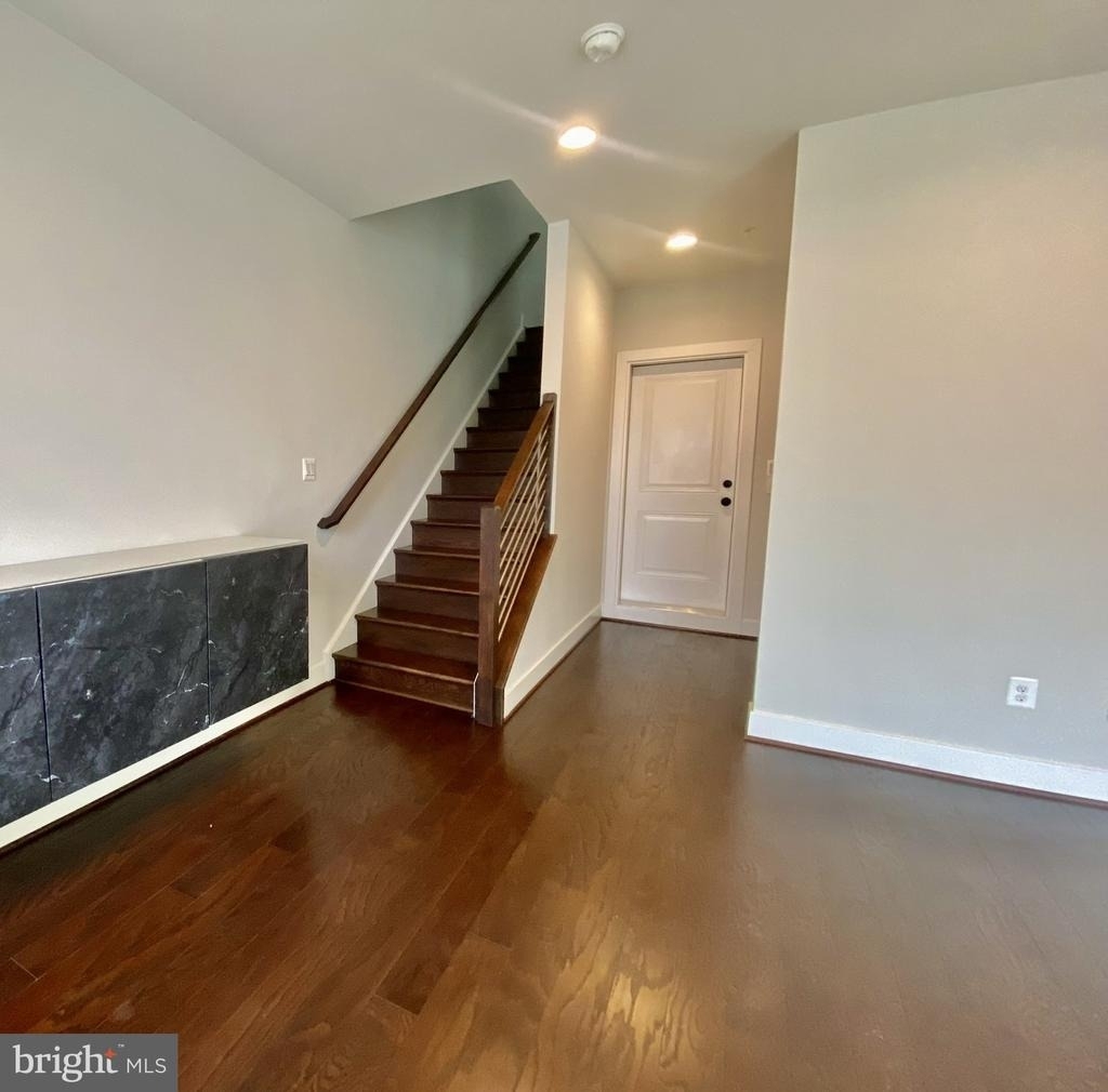 5135 Longstone Way - Photo 2