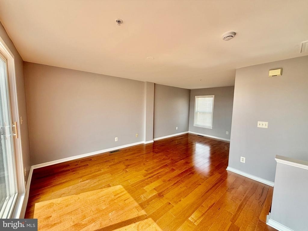 11034 Amherst Avenue - Photo 18