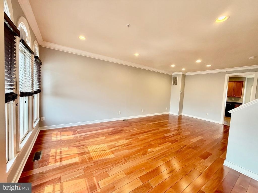 11034 Amherst Avenue - Photo 32
