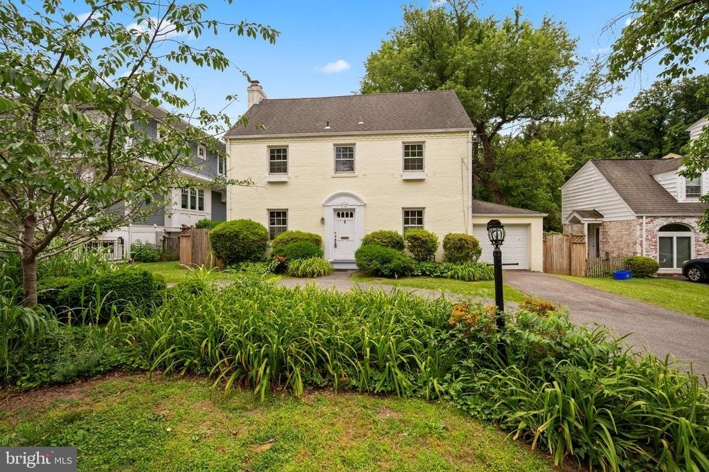 5122 Fairglen Lane - Photo 0