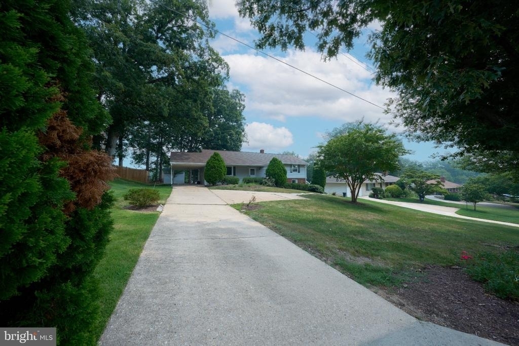 2924 Gracefield Road - Photo 0