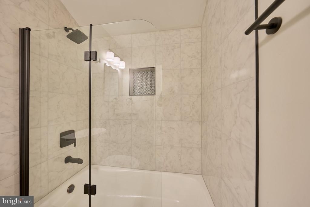 2924 Gracefield Road - Photo 50