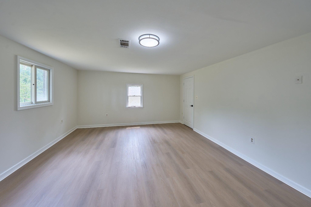2924 Gracefield Road - Photo 38