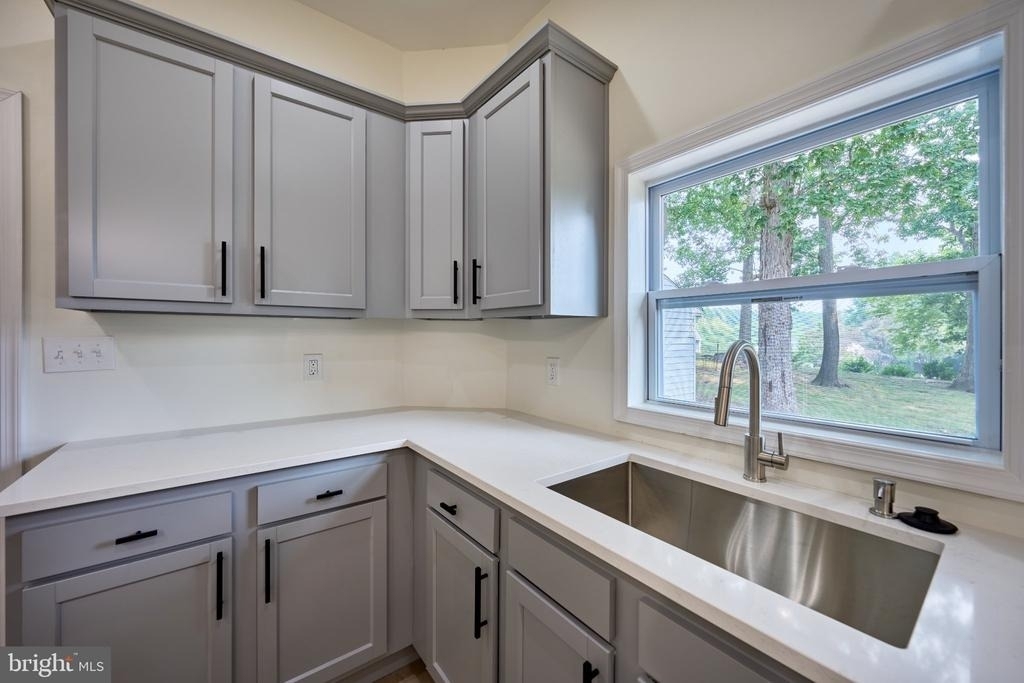 2924 Gracefield Road - Photo 9