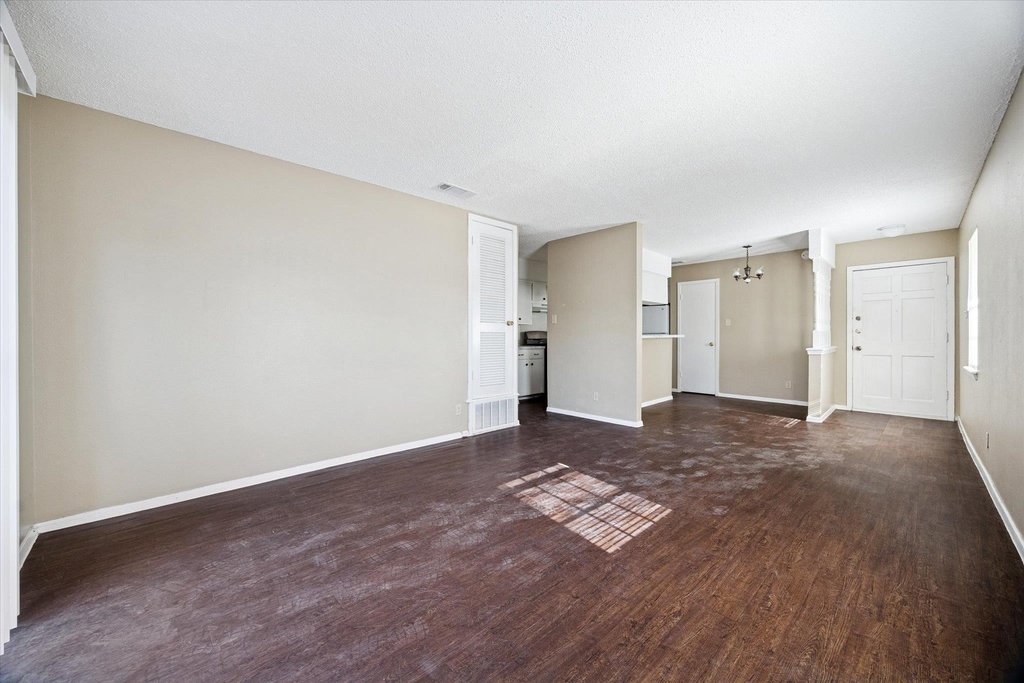 908 B Kirschner Pl - Photo 2