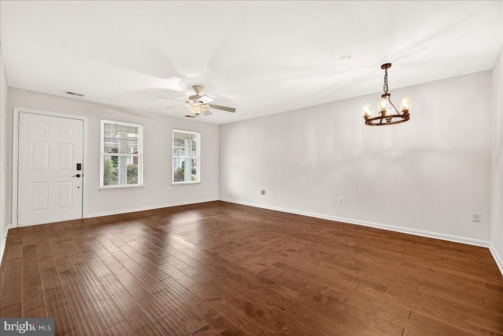 1110 Jousting Way - Photo 8