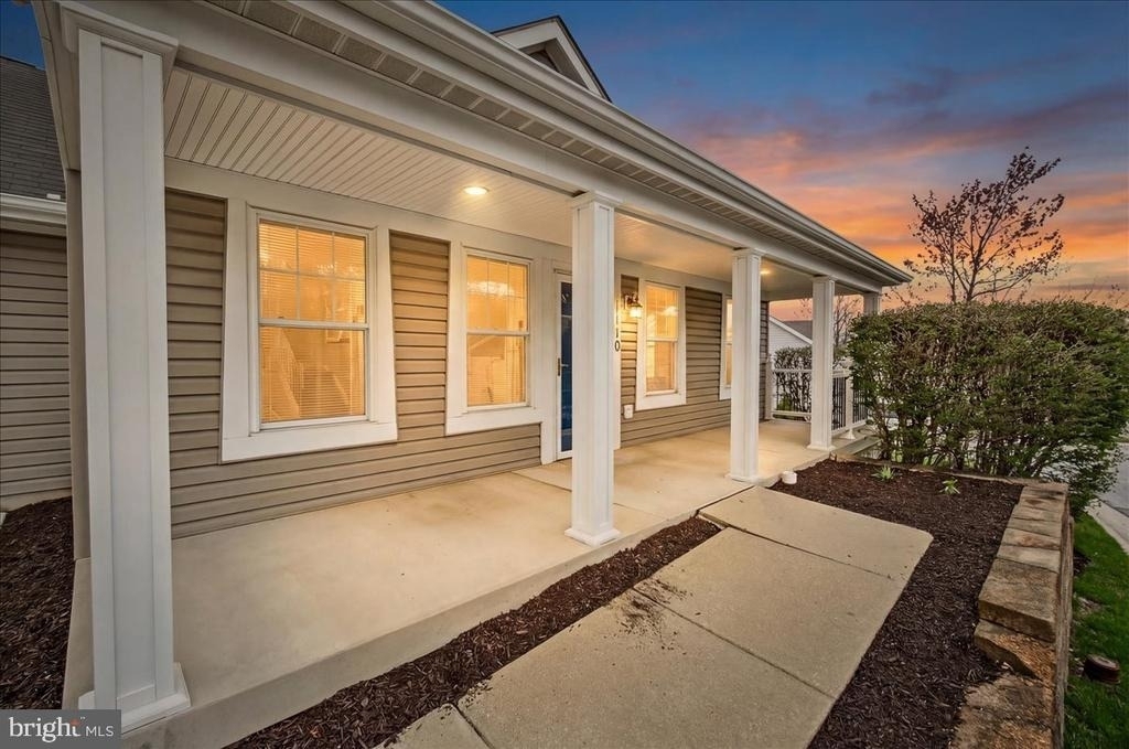 1110 Jousting Way - Photo 4