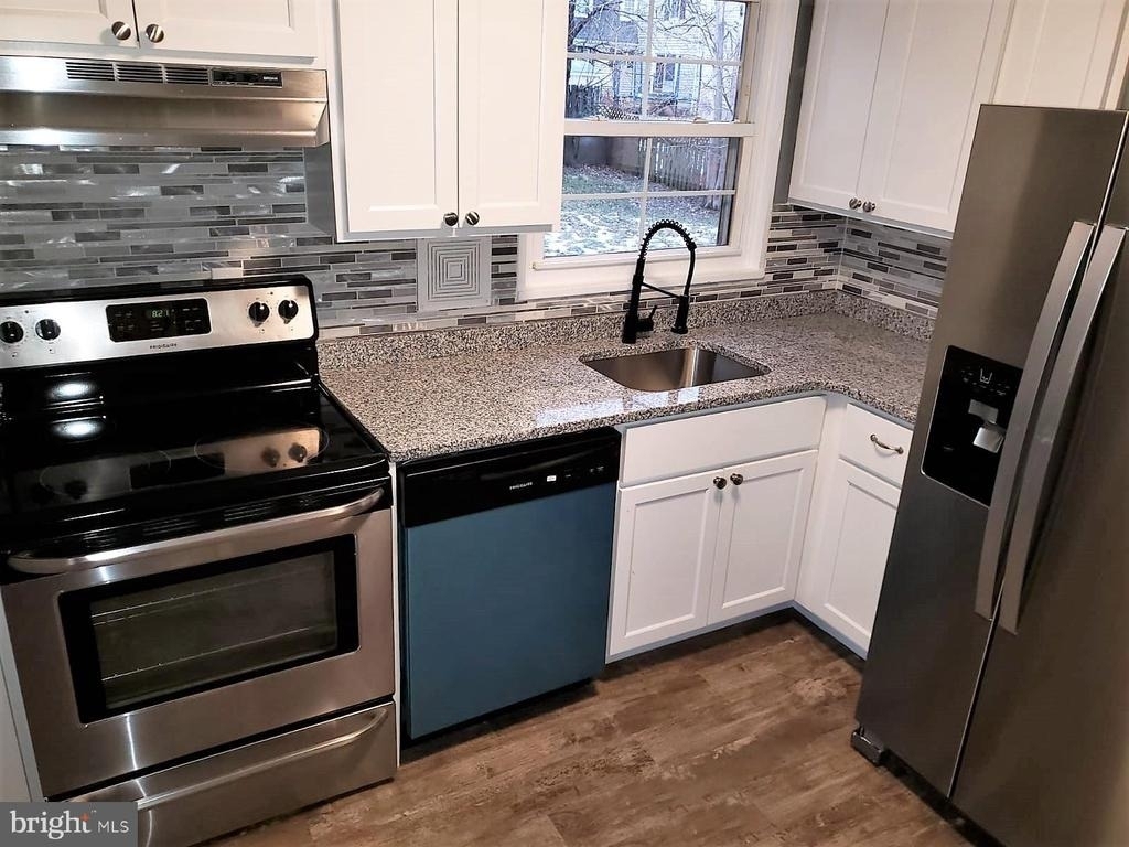 1314 Woodbridge - Photo 2