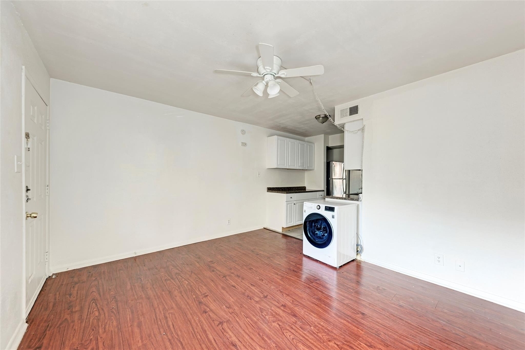 1010 W 23 Rd St - Photo 6